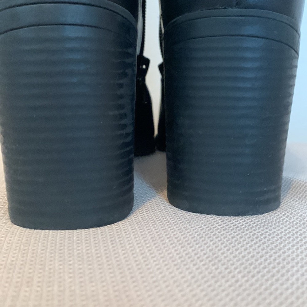 GIANI BERNINI Black Stacked Heel Zipper Ankle Boots - Picture 9 of 9